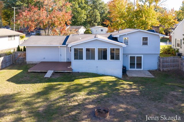 5543 Edgelawn Drive SE, Kentwood, MI 49508