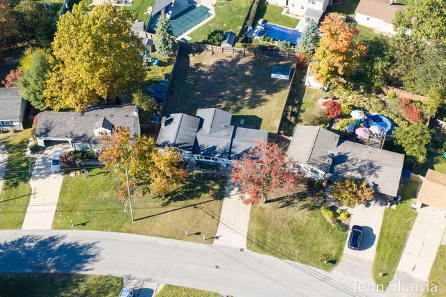 5543 Edgelawn Drive SE, Kentwood, MI 49508