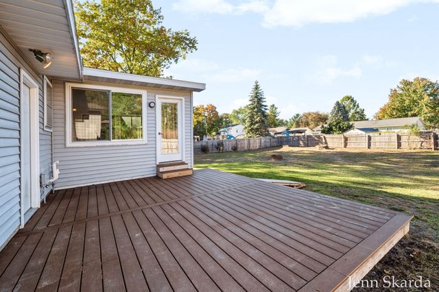 5543 Edgelawn Drive SE, Kentwood, MI 49508