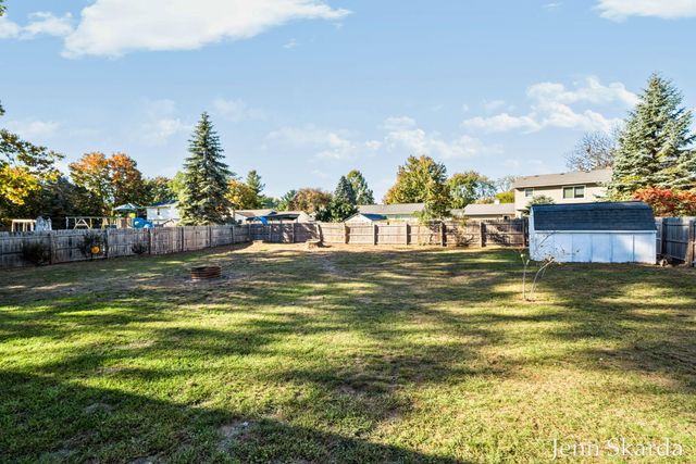 5543 Edgelawn Drive SE, Kentwood, MI 49508