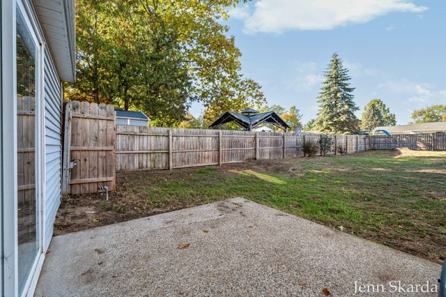 5543 Edgelawn Drive SE, Kentwood, MI 49508
