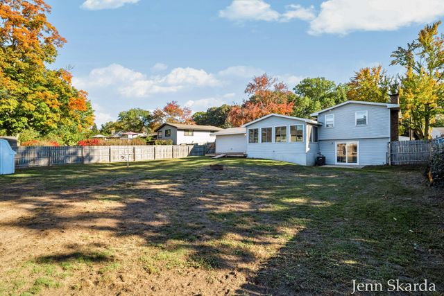 5543 Edgelawn Drive SE, Kentwood, MI 49508