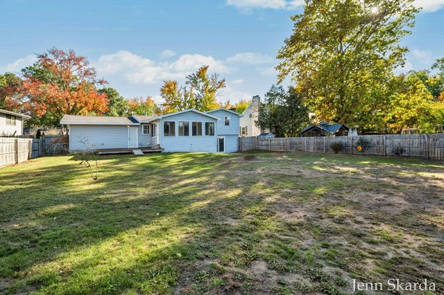 5543 Edgelawn Drive SE, Kentwood, MI 49508