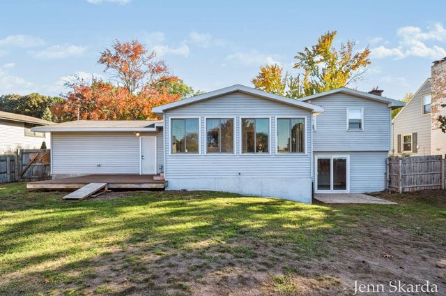 5543 Edgelawn Drive SE, Kentwood, MI 49508
