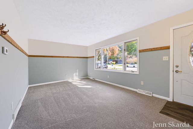 5543 Edgelawn Drive SE, Kentwood, MI 49508