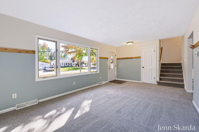 5543 Edgelawn Drive SE, Kentwood, MI 49508