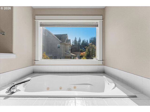 13006 Sw ROCKINGHAM Dr, Portland, OR 97223