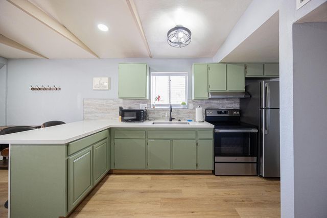 1221 E HIGHLAND Avenue 3, Phoenix, AZ 85014