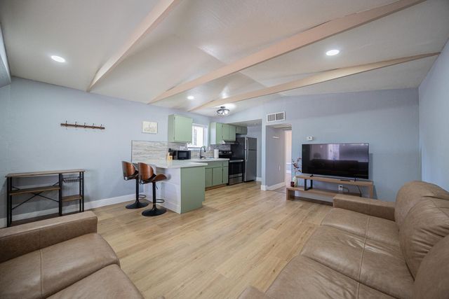1221 E HIGHLAND Avenue 3, Phoenix, AZ 85014