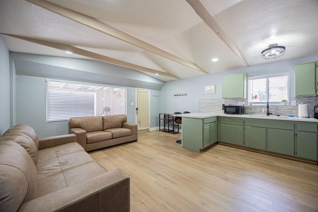 1221 E HIGHLAND Avenue 3, Phoenix, AZ 85014
