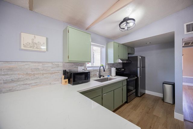 1221 E HIGHLAND Avenue 3, Phoenix, AZ 85014