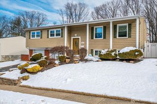 16 Peake Road, Edison, NJ 08837