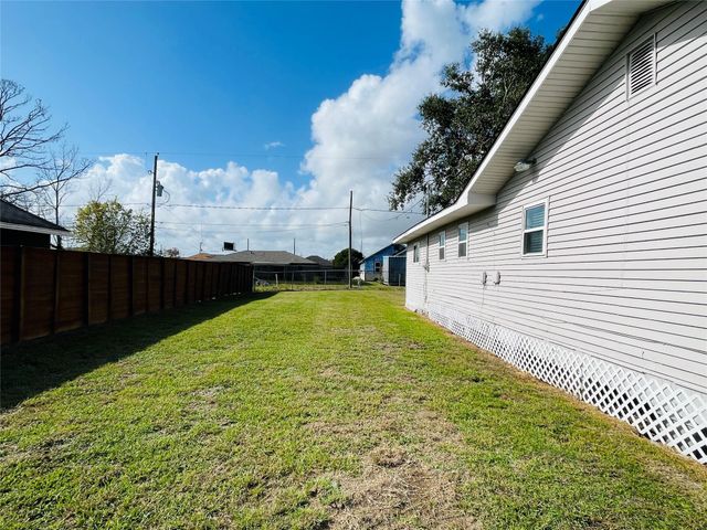 431 N 6th Street, La Porte, TX 77571