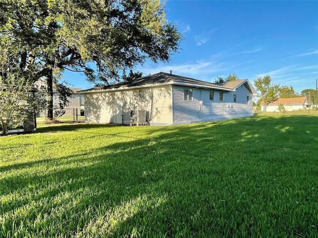 431 N 6th Street, La Porte, TX 77571