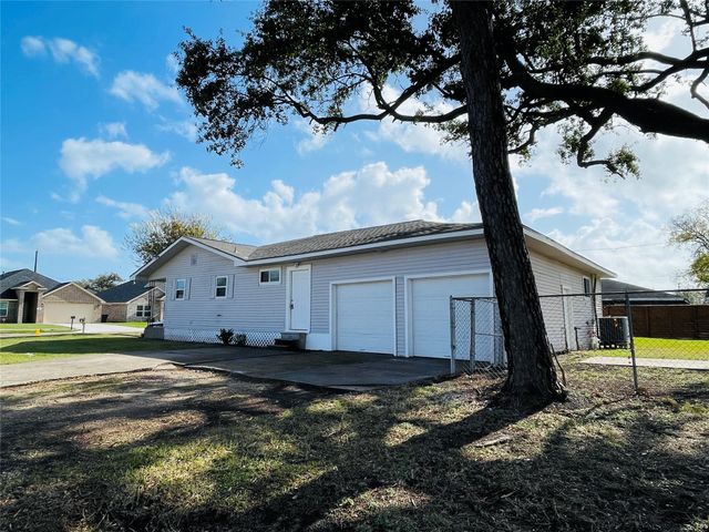 431 N 6th Street, La Porte, TX 77571