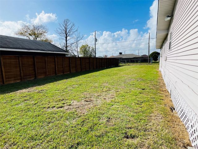 431 N 6th Street, La Porte, TX 77571