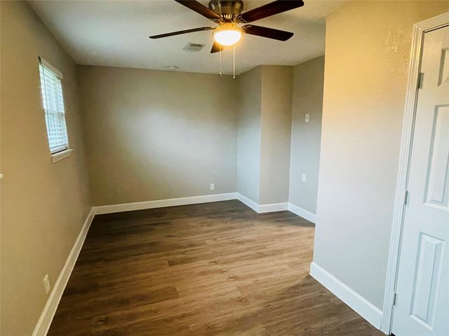 431 N 6th Street, La Porte, TX 77571