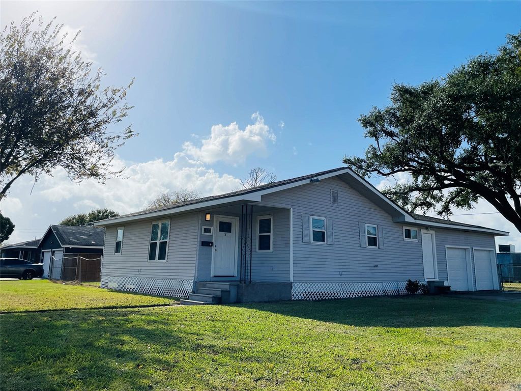 431 N 6th Street, La Porte, TX 77571