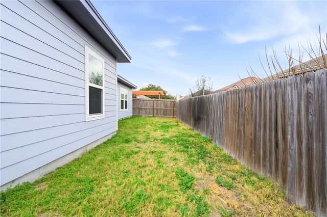 11526 Willowood Creek Dr, Corpus Christi, TX 78410