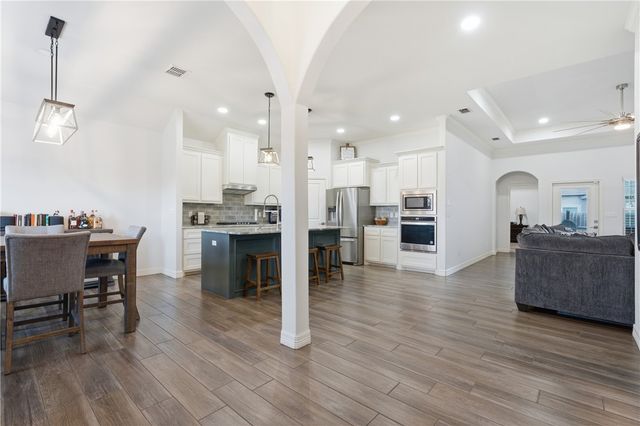 11526 Willowood Creek Dr, Corpus Christi, TX 78410