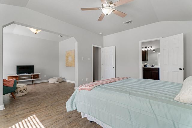 347 Serene Hollow LN, Buda, TX 78610