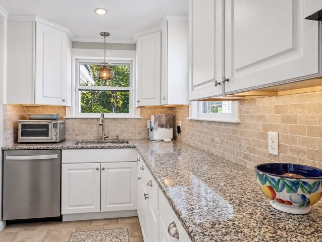 57 Cumberland Cir, Lynn, MA 01904