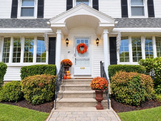57 Cumberland Cir, Lynn, MA 01904