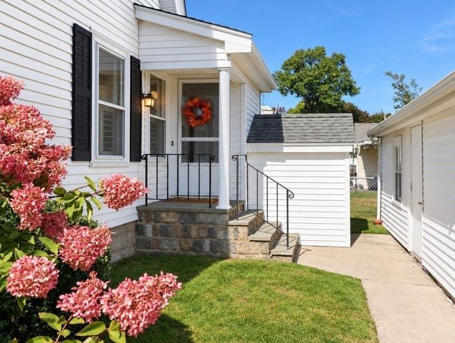 57 Cumberland Cir, Lynn, MA 01904
