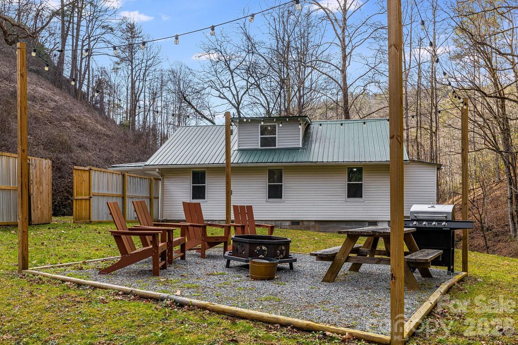 12730 Hwy 19 W None, Bryson City, NC 28713