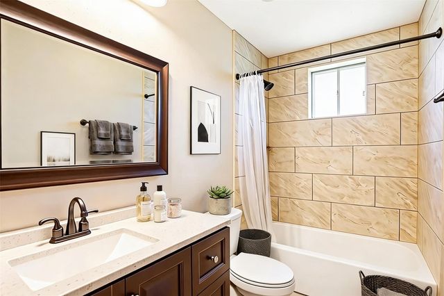 802 Camelot Lane, Friendswood, TX 77546
