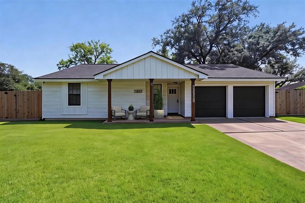 802 Camelot Lane, Friendswood, TX 77546