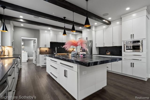 3479 E Shady Ridge Lane, Midland, MI 48642