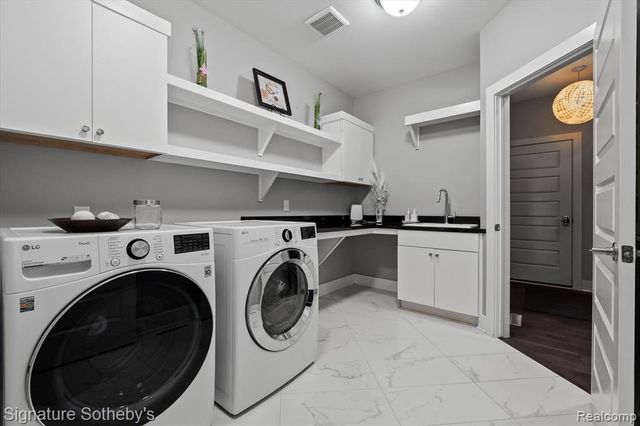 3479 E Shady Ridge Lane, Midland, MI 48642