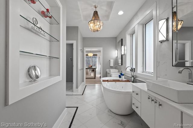 3479 E Shady Ridge Lane, Midland, MI 48642