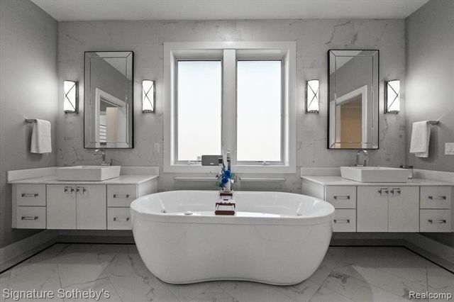 3479 E Shady Ridge Lane, Midland, MI 48642