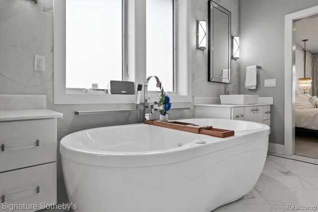 3479 E Shady Ridge Lane, Midland, MI 48642