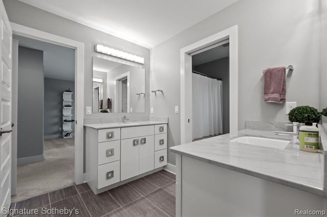 3479 E Shady Ridge Lane, Midland, MI 48642