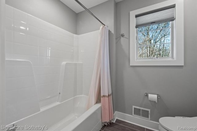 3479 E Shady Ridge Lane, Midland, MI 48642