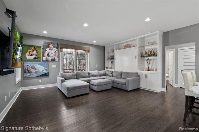 3479 E Shady Ridge Lane, Midland, MI 48642