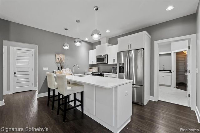 3479 E Shady Ridge Lane, Midland, MI 48642