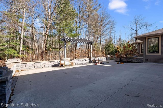 3479 E Shady Ridge Lane, Midland, MI 48642