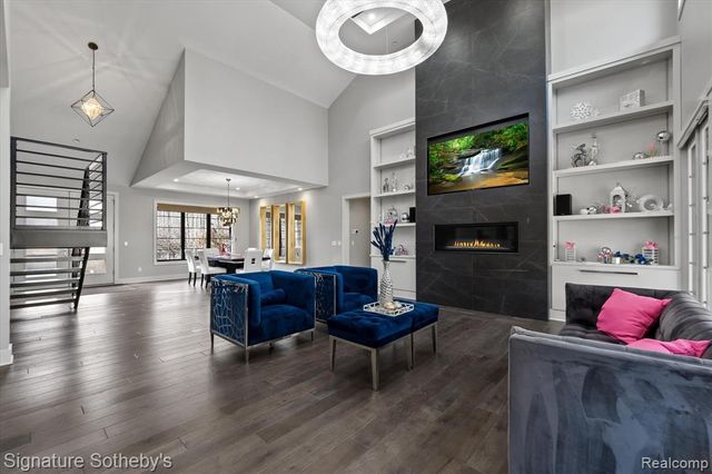 3479 E Shady Ridge Lane, Midland, MI 48642