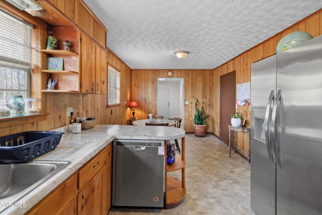 211 Shady Lane Avenue, Rogersville, TN 37857