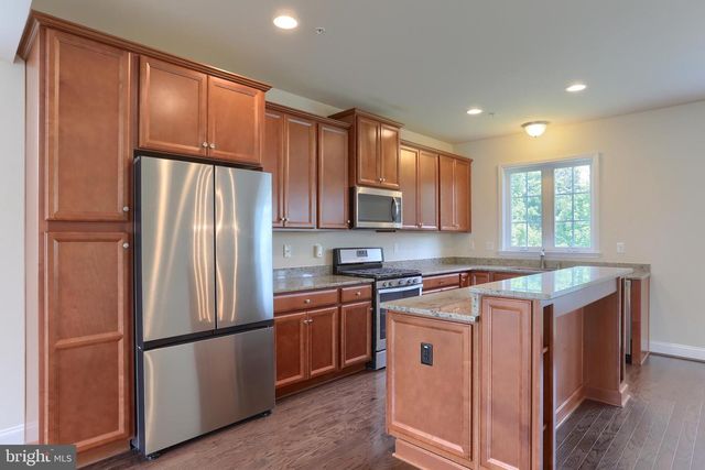 2113 RED FOX DR, Hummelstown, PA 17036