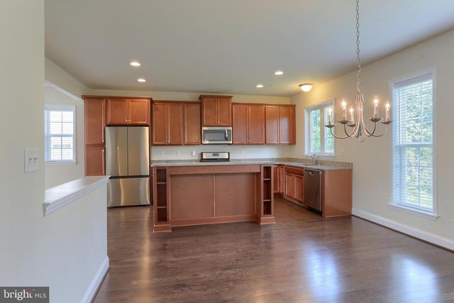 2113 RED FOX DR, Hummelstown, PA 17036