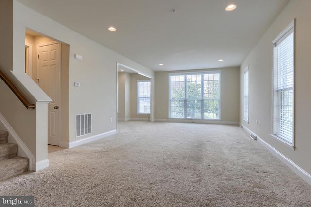 2113 RED FOX DR, Hummelstown, PA 17036