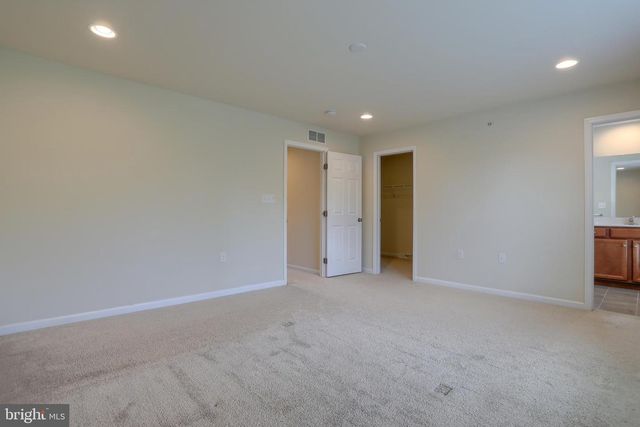 2113 RED FOX DR, Hummelstown, PA 17036
