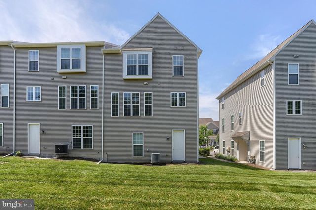 2113 RED FOX DR, Hummelstown, PA 17036