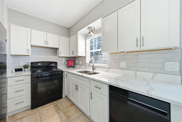 1170 RUE DES CHATEAUX 1A, South Pasadena, FL 33707