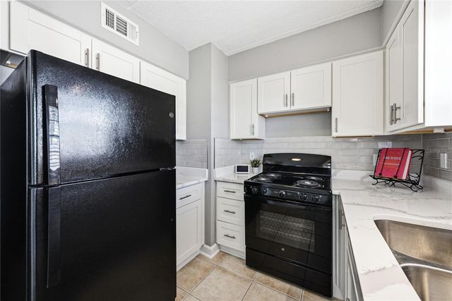 1170 RUE DES CHATEAUX 1A, South Pasadena, FL 33707